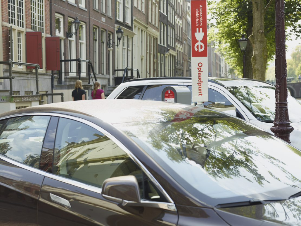 Parkeren Eindhoven Airport Elektrisch Laden spark-parkeren.nl